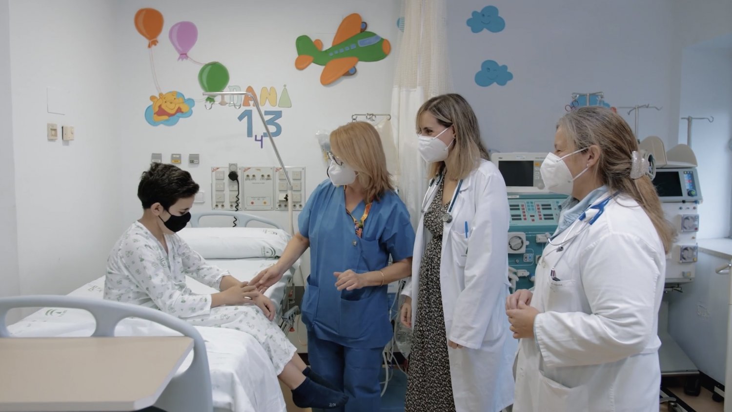 El Materno Infantil elabora vídeos para mejorar el cuidado del paciente pediátrico en hemodiálisis