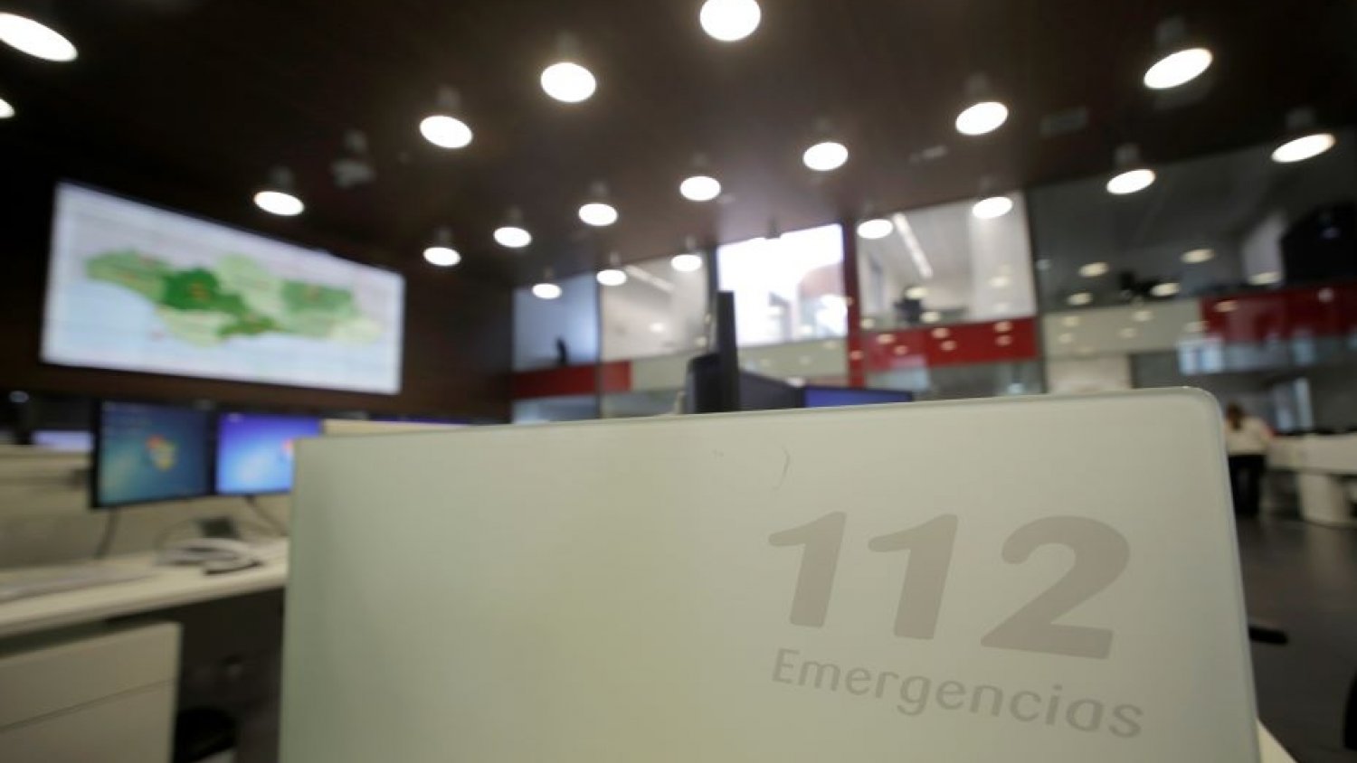 Muere una menor al caerle un mueble en un supermercado en Málaga
