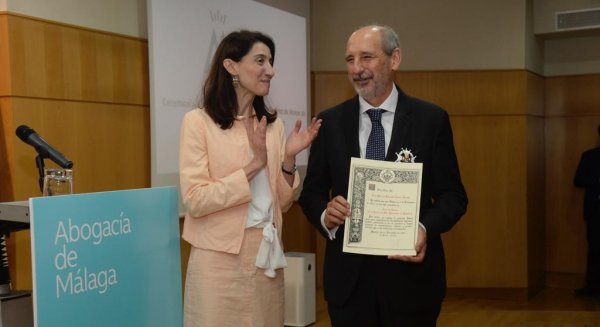 Manuel Camas recibe la Cruz de Honor de la Orden de San Raimundo de Peñafort