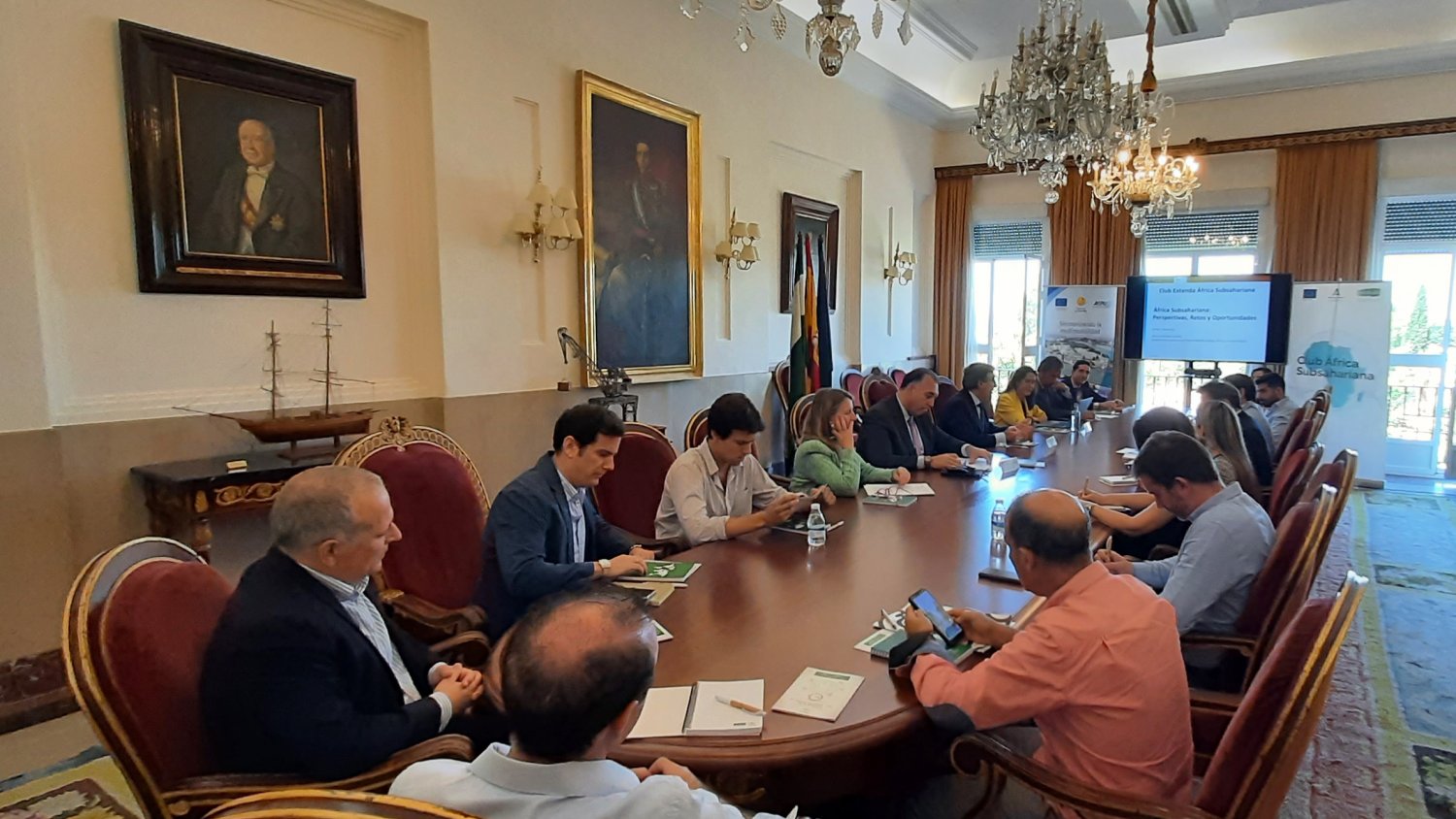 Extenda realiza una sesión de trabajo del Club África Subsahariana en la Autoridad Portuaria de Sevilla