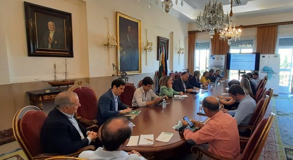 Extenda realiza una sesión de trabajo del Club África Subsahariana en la Autoridad Portuaria de Sevilla