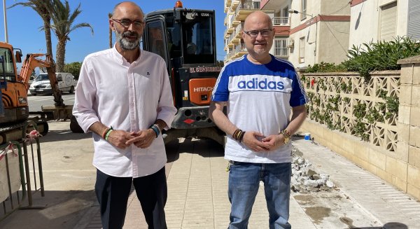 Vélez-Málaga renueva las tuberías de agua potable en una zona del Paseo Marítimo de Poniente