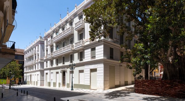 El Ayuntamiento activa la contratación para renovar las plazas de San Pedro de  Alcántara y del Teatro