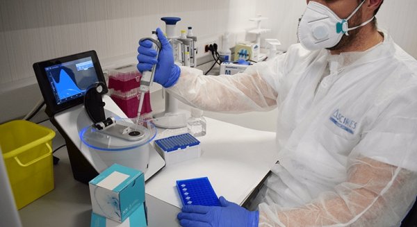 Andalucía secuencia ya 25.000 muestras de coronavirus para el control de la enfermedad