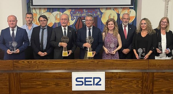 El Ayuntamiento de Antequera recibe el premio 'Nazareno del Año' por la exposición cofrade 'In Aeternvm'