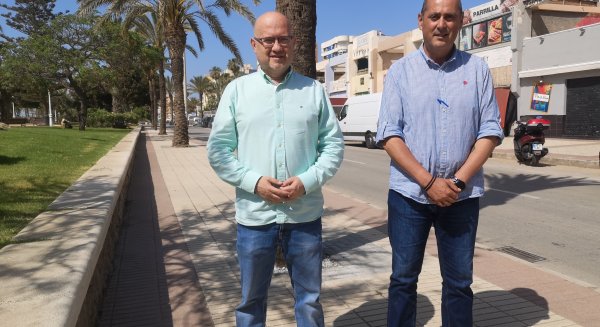 Comienza la segunda fase del plan de mejora de alcorques y repoblación de palmeras en Torre del Mar