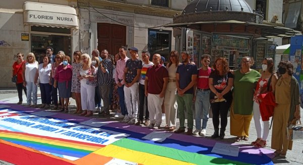 Málaga se conciencia en el día Internacional contra la LGTBIfobia
