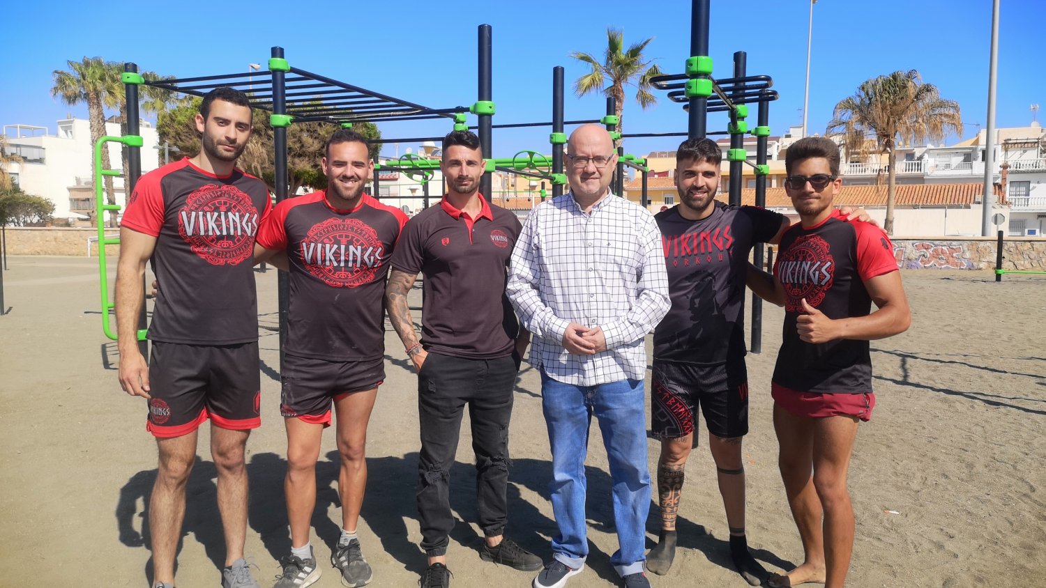 Vélez-Málaga presenta la ampliación del parque 'Street Work Out' de la playa de Levante de Torre del Mar