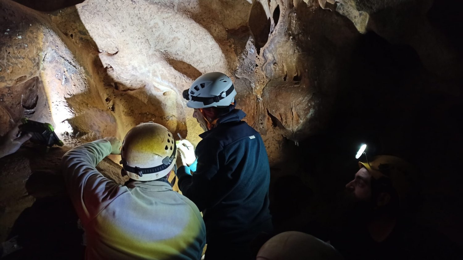 Un equipo internacional de investigación trabaja para refrendar las fechas del Arte Rupestre de la Cueva de la Victoria