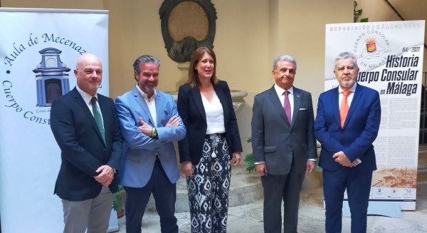 Málaga acoge en calle Larios la exposición para celebrar los 400 años de los consulados en la provincia