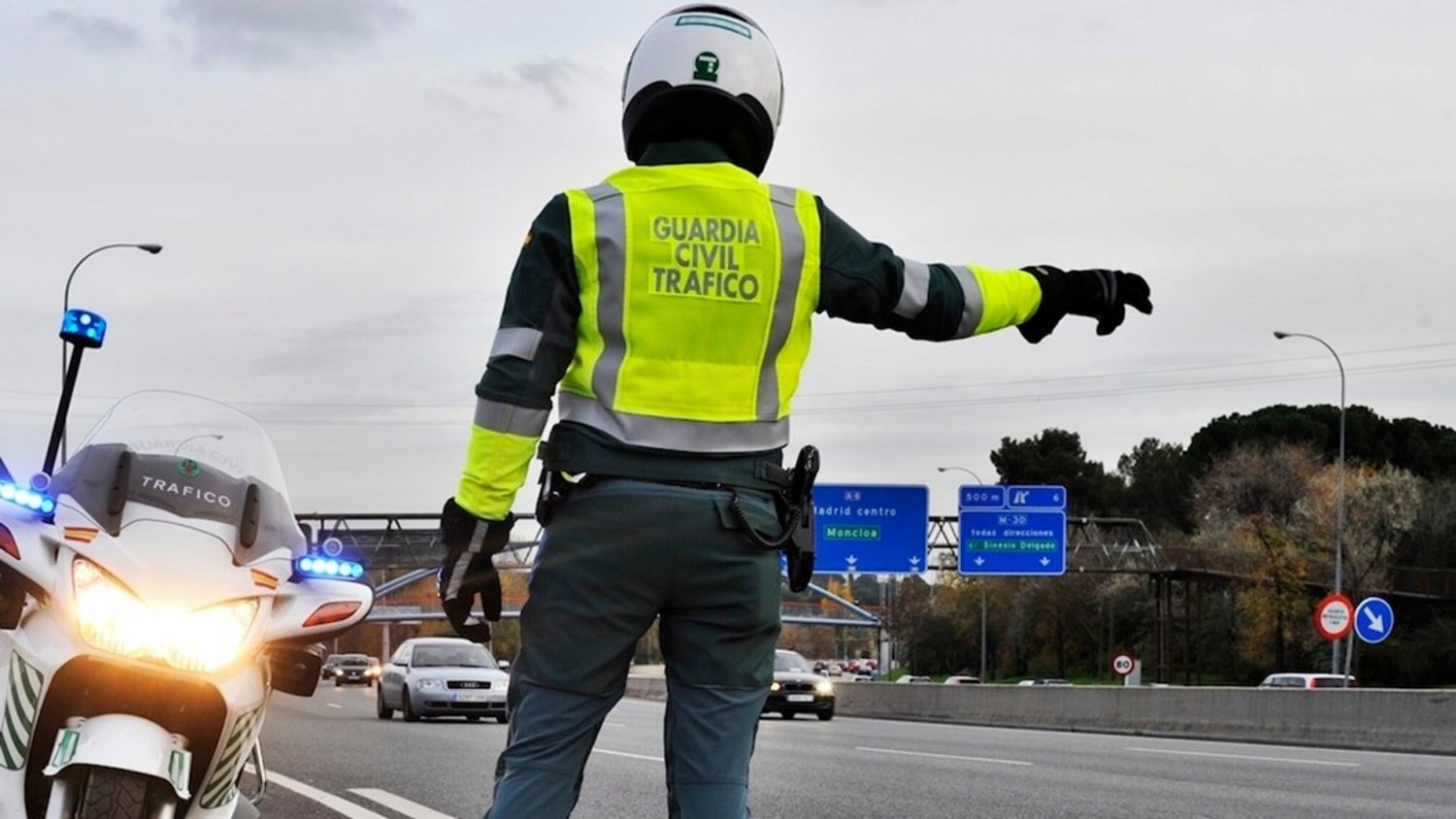 Un hombre de 33 años pierde la vida al colisionar varios vehículos en Fuengirola