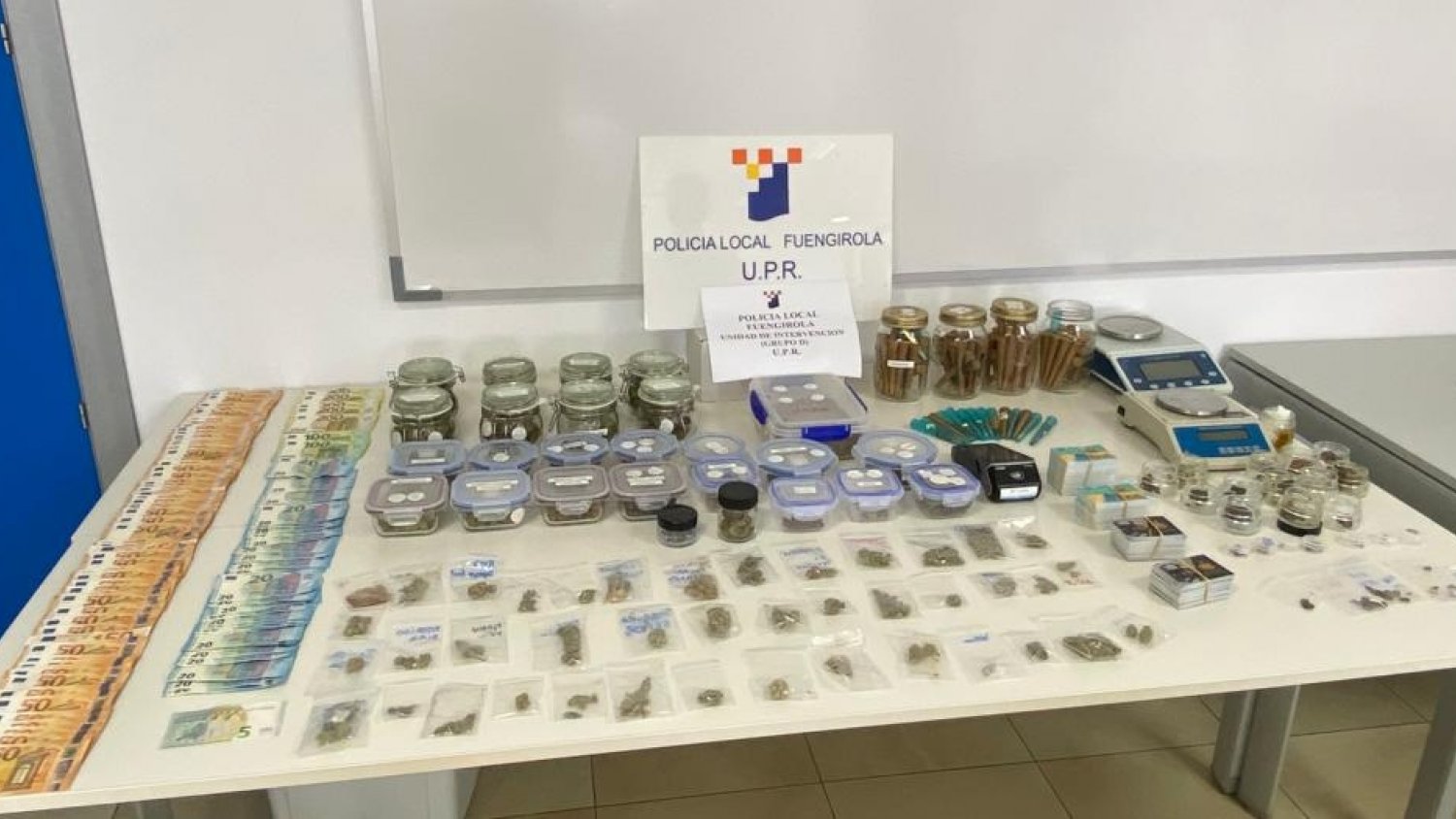La Policía Local de Fuengirola detiene al titular de una asociación de fumadores por venta de droga