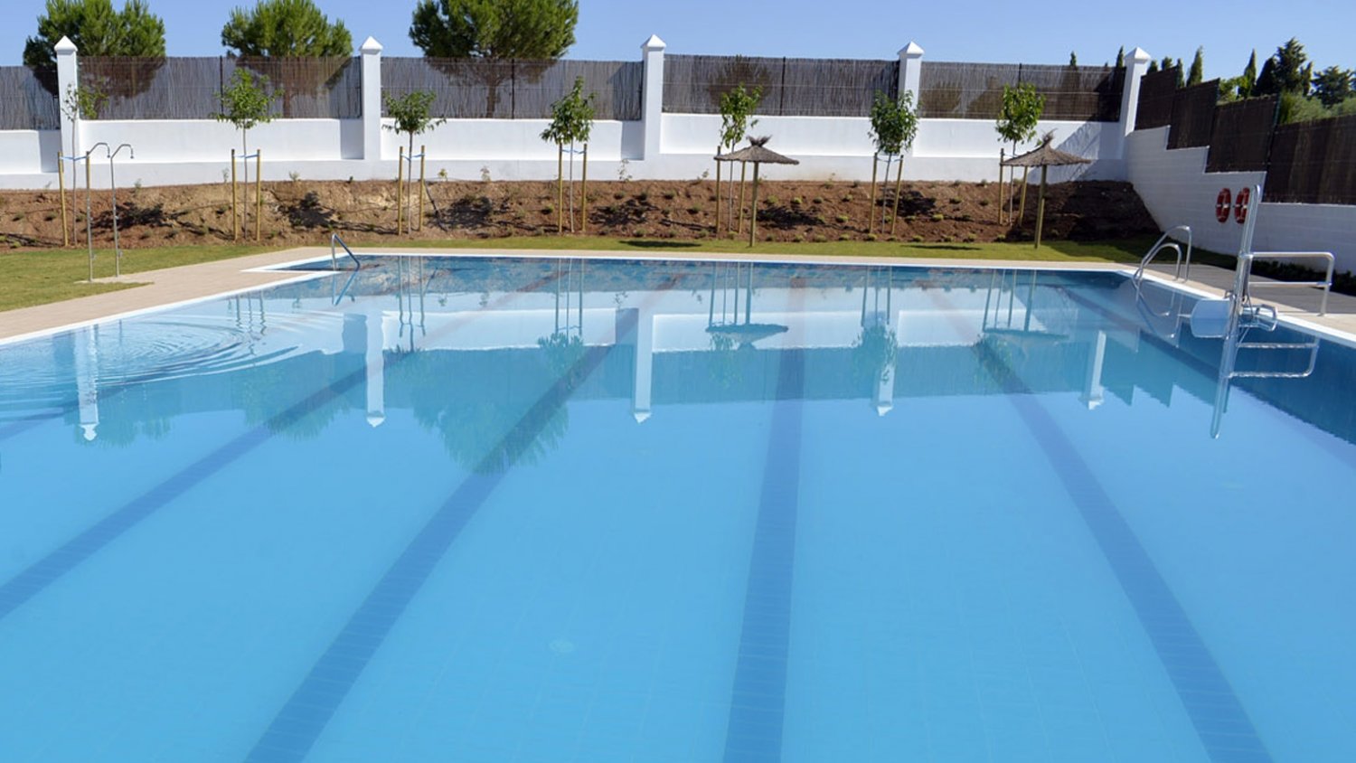 Antequera saca a licitación la gestión y explotación de la piscina municipal de verano de Cartaojal