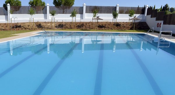 Antequera saca a licitación la gestión y explotación de la piscina municipal de verano de Cartaojal