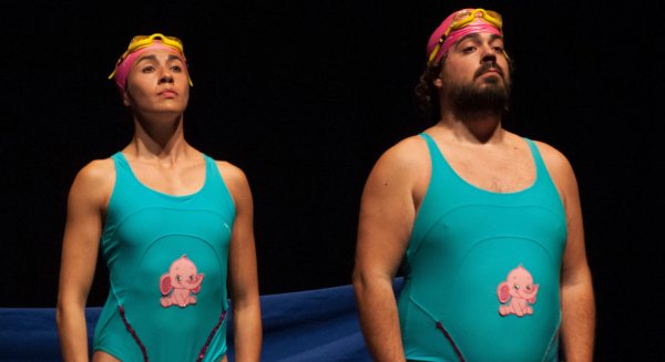 La Red Andaluza de Teatros Públicos lleva a Villanueva del Rosario el montaje ‘Natación sinCLOWNizada’