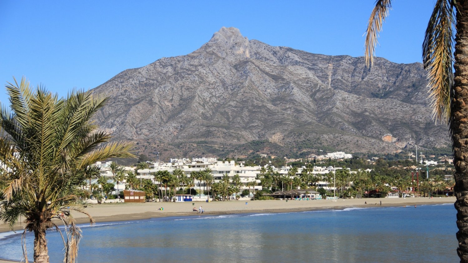 Marbella suma una nueva bandera azul con el galardón concedido a Puerto Banús