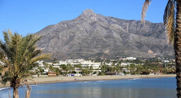 Marbella suma una nueva bandera azul con el galardón concedido a Puerto Banús