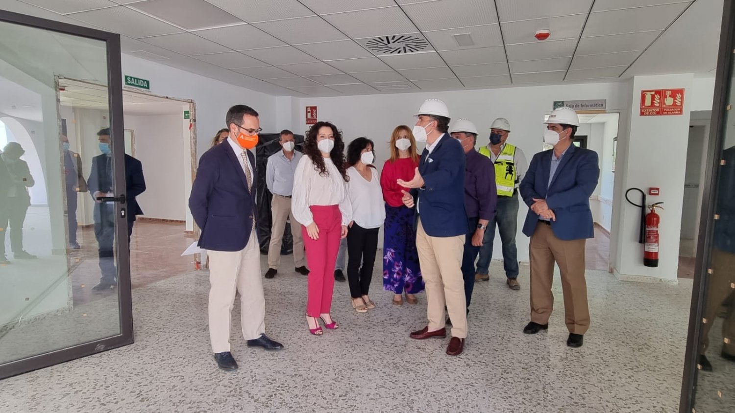 Rocío Ruiz visita el Centro de Participación Activa III para personas mayores de Jerez de la Frontera
