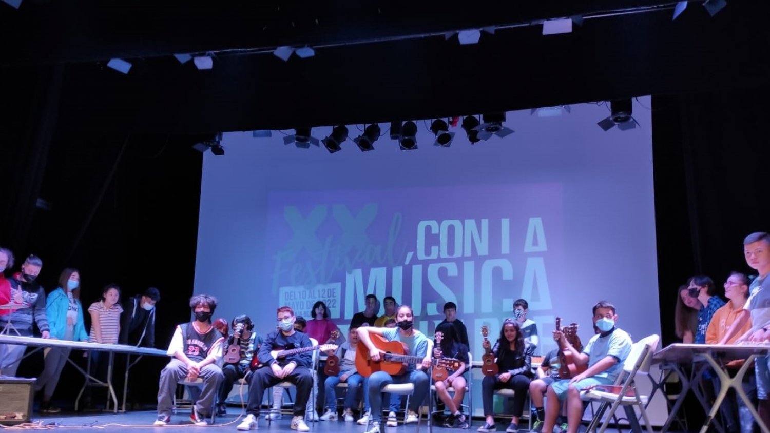 Más de 300 escolares protagonizan el XX Festival 'Con la música a otra parte' en la Caja Blanca