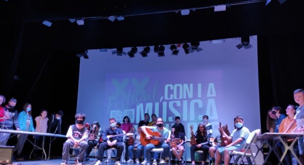 Más de 300 escolares protagonizan el XX Festival 'Con la música a otra parte' en la Caja Blanca