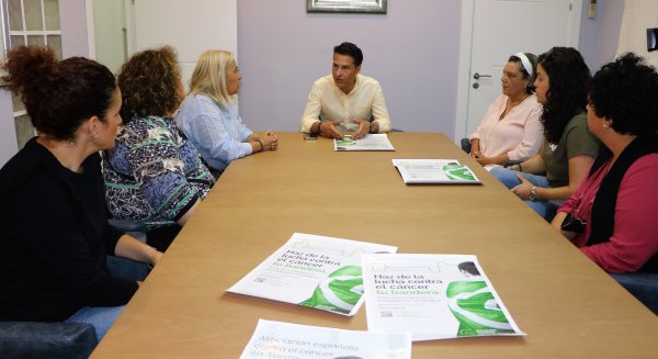 El Ayuntamiento de Torrox muestra su apoyo a la nueva AECC del municipio
