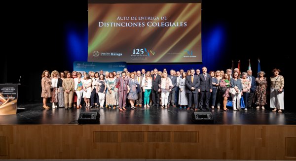 El Colegio de Enfermería celebra la entrega de insignias por los 50 y 25 años de ejercicio ininterrumpido