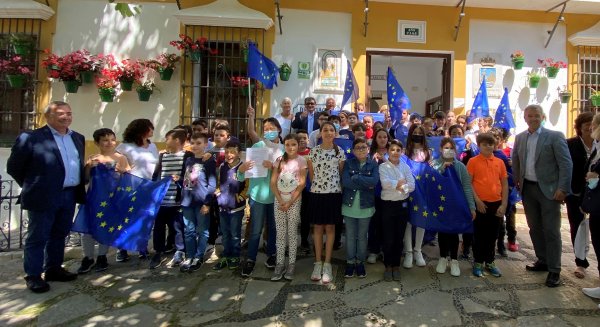 El alcalde de Estepona preside el acto institucional que conmemora el Día de Europa