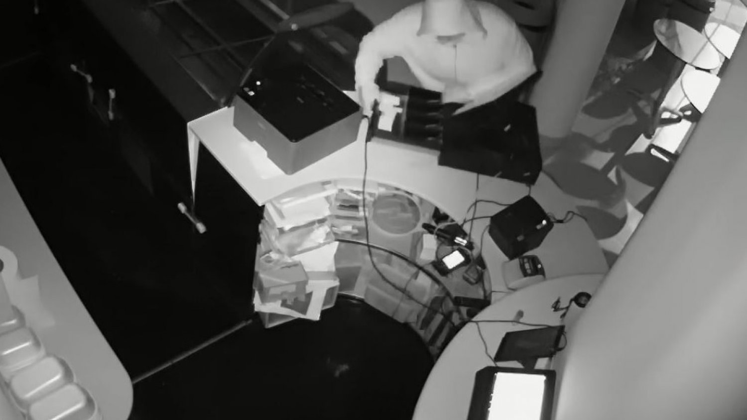 Detenidas tres personas por la comisión de ocho robos con fuerza en comercios y hostelería