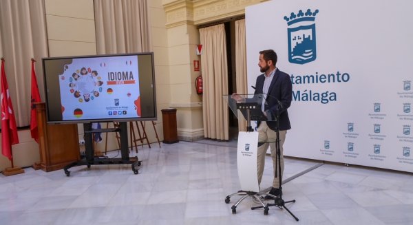 El Ayuntamiento abre el plazo para los programas de ayuda 'Idioma Joven' y 'Málaga Conduce'