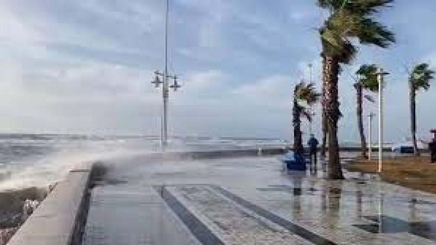 El Gobierno moviliza 300.000 m3 de arena para recuperar las playas de Málaga