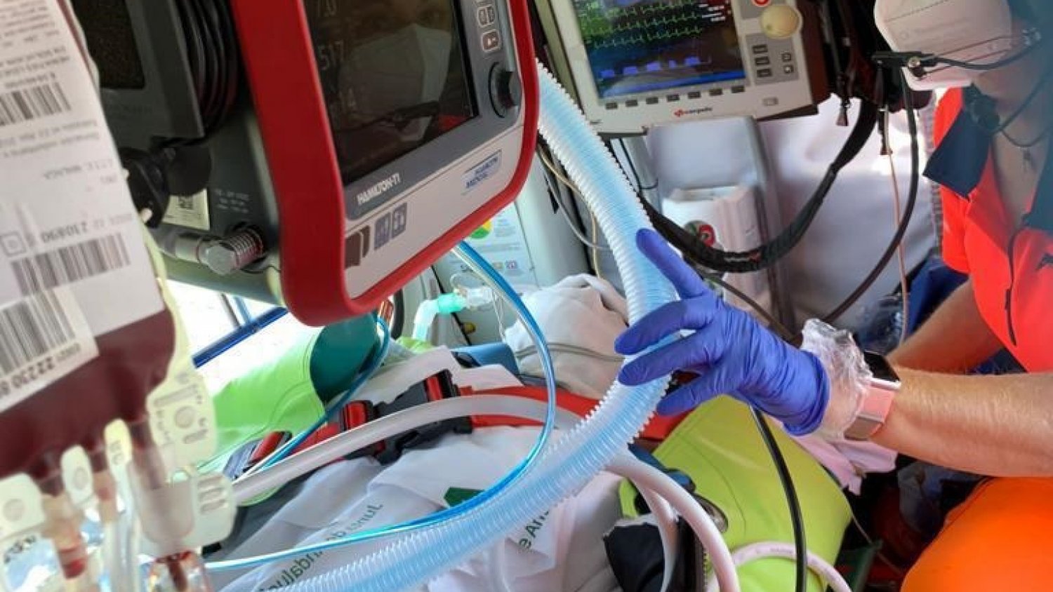 Salud realiza la primera transfusión sanguínea en el ámbito extrahospitario en Andalucía