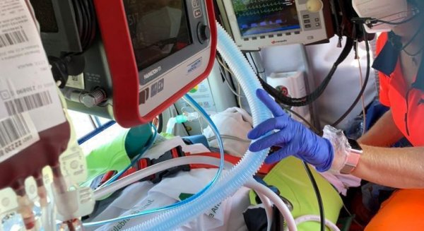 Salud realiza la primera transfusión sanguínea en el ámbito extrahospitario en Andalucía