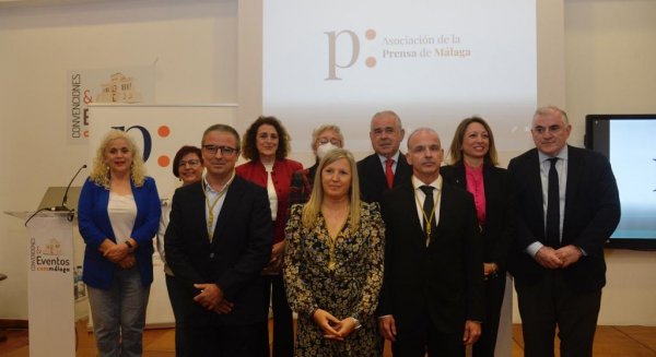 Eduardo Barrero y Pilar Martínez reciben las Medallas de Honor del Periodista de la Asociación de la Prensa de Málaga