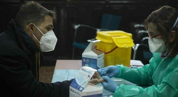 Málaga notifica 910 positivos y dos fallecidos por covid-19