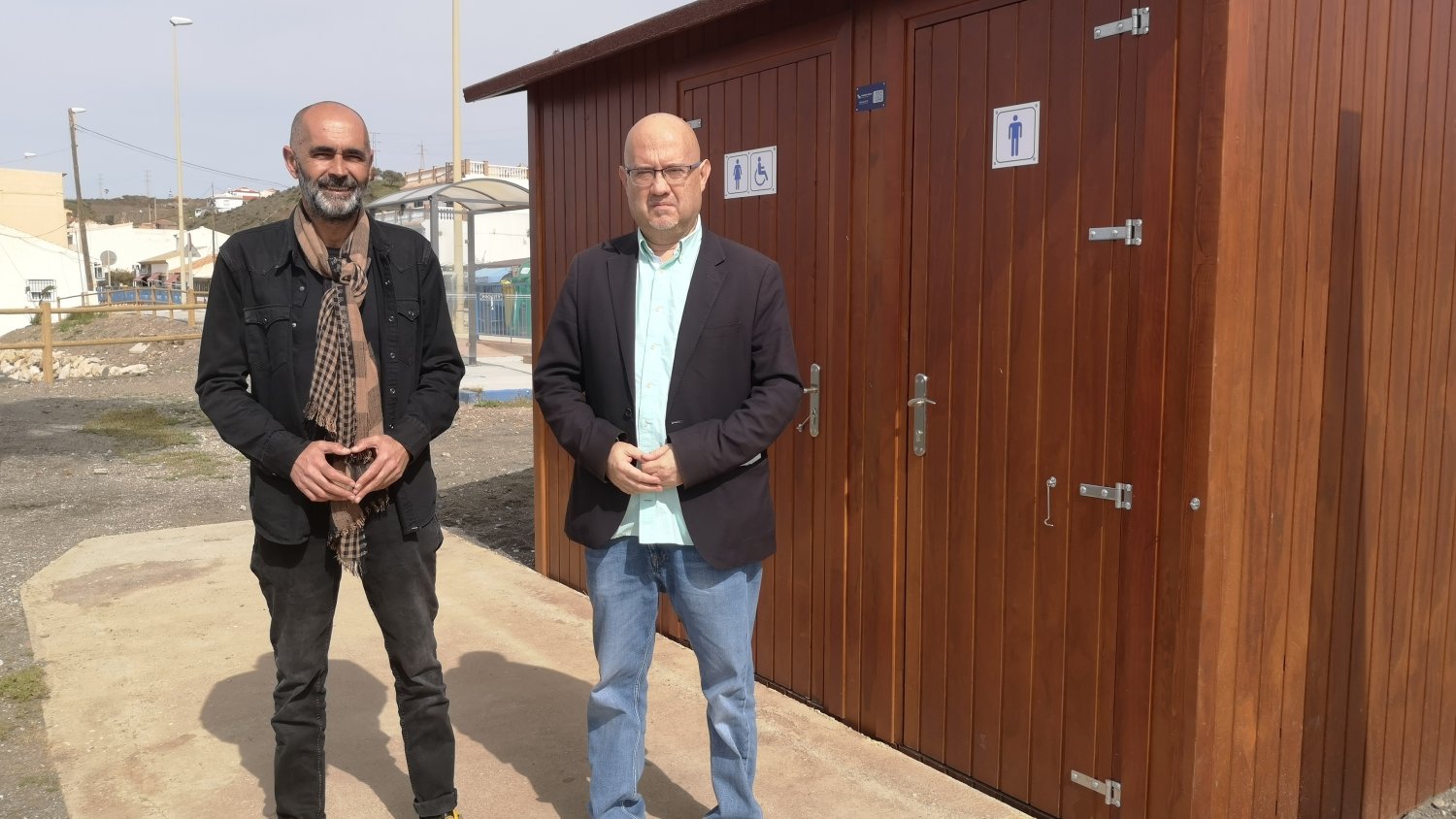 La concejalía de Playas instala un nuevo módulo de baños en el litoral de Lagos