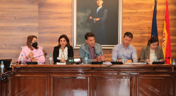 Torrox evita subir el agua mediante un acuerdo de prórroga con Aqualia