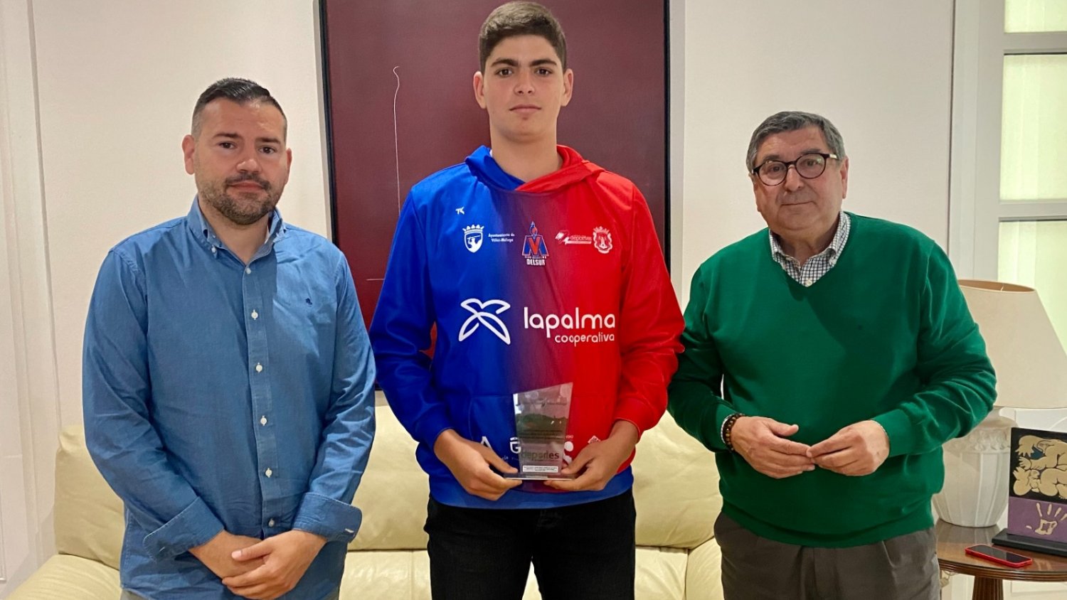 Vélez-Málaga acoge al joven deportista local Javier Guerra por sus logros deportivos