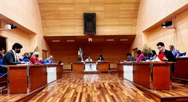 Fuengirola amplía las becas de transporte a Bachillerato, FP, enseñanzas artísticas y ciclos formativos