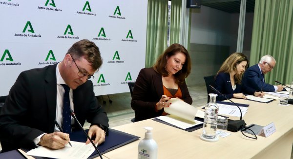 La Consejería de Agricultura firma un acuerdo para impulsar la I+D+i en el cultivo del algodón