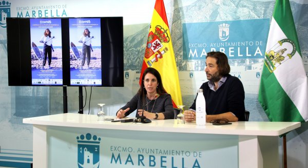 Marbella respalda una jornada de limpieza en la playa impulsada por Ecomarb