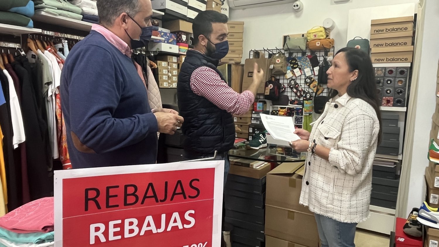 El Ayuntamiento fomenta la tarjeta ‘Fuengirola Joven’ para descuentos en el comercio local