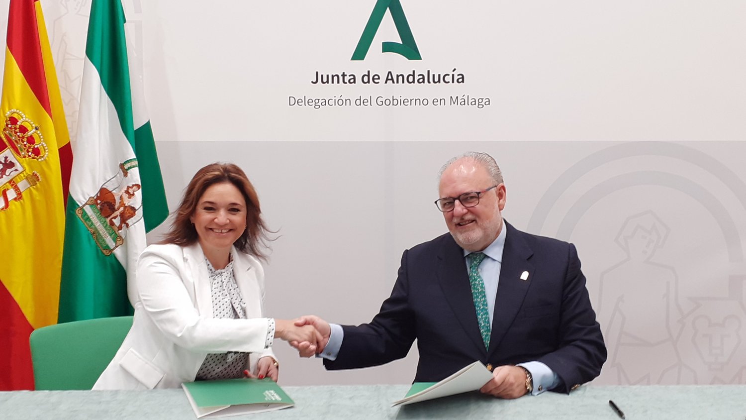 La Junta firma un protocolo con Torremolinos para la construcción de un nuevo centro de salud