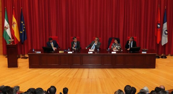 UMA.- Pedro González-Trevijano imparte una conferencia en la Facultad de Derecho
