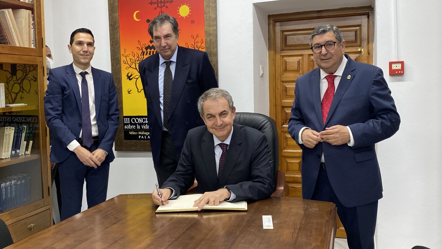 Zapatero presenta en Vélez-Málaga su libro 'No voy a traicionar a Borges'