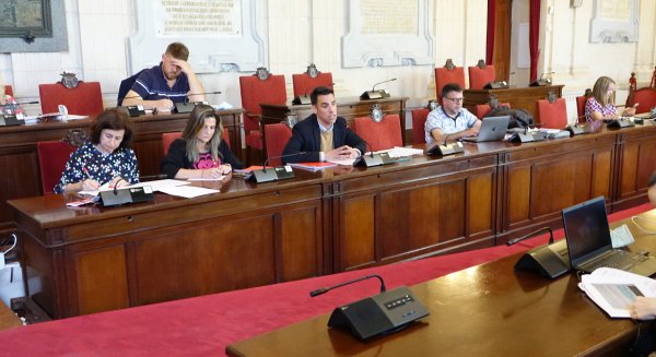 PSOE consigue el compromiso del Ayuntamiento para apoyar el fútbol femenino