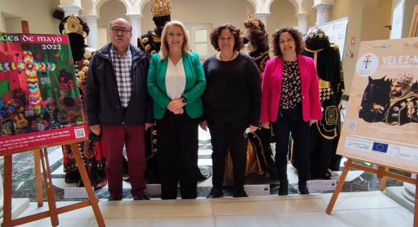 Vélez-Málaga celebra una nueva edición de las Cruces de mayo y el Desfile Legado de Reyes