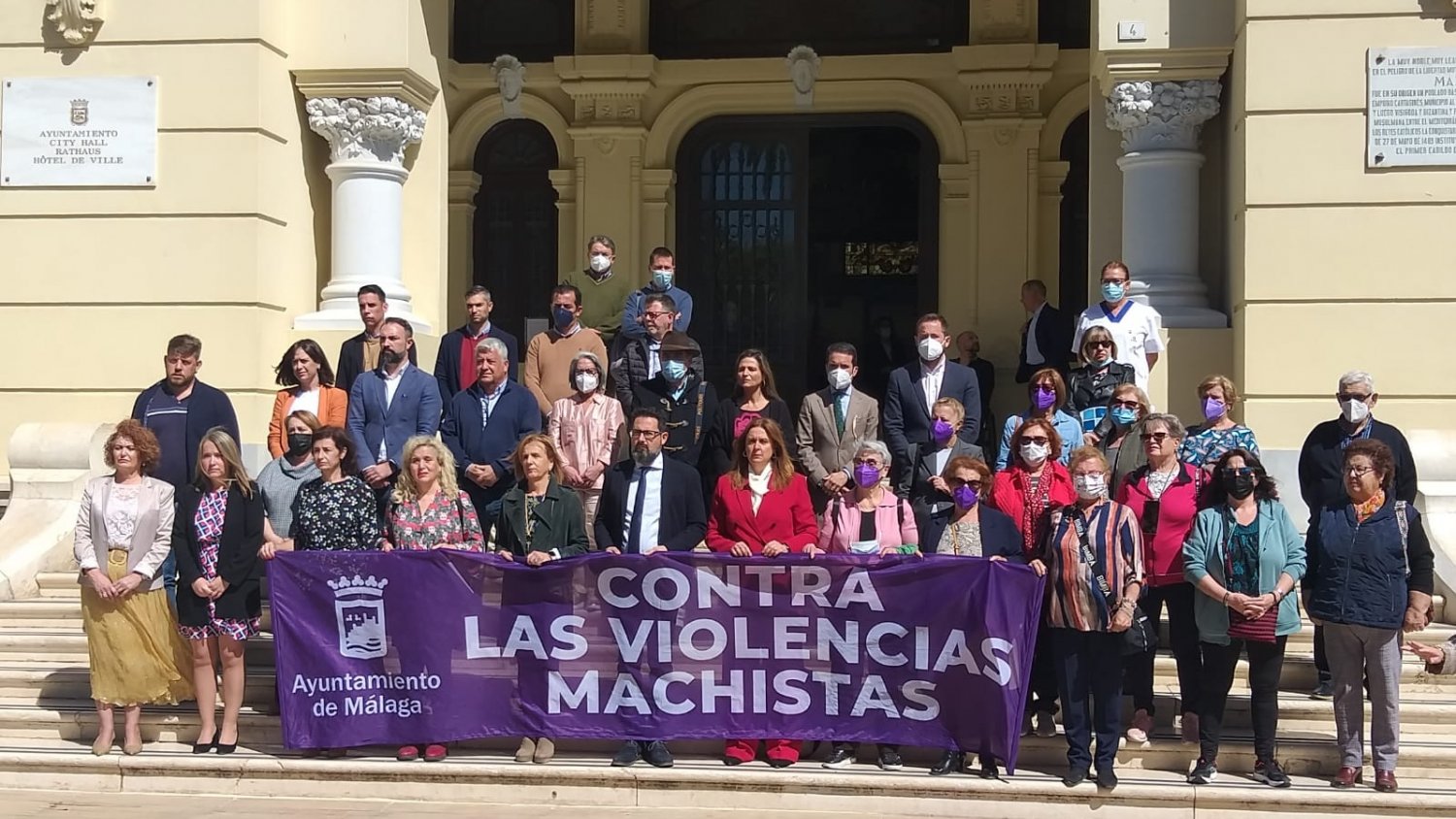 Minuto de silencio en el Ayuntamiento de Málaga en memoria de las víctimas de violencia de género