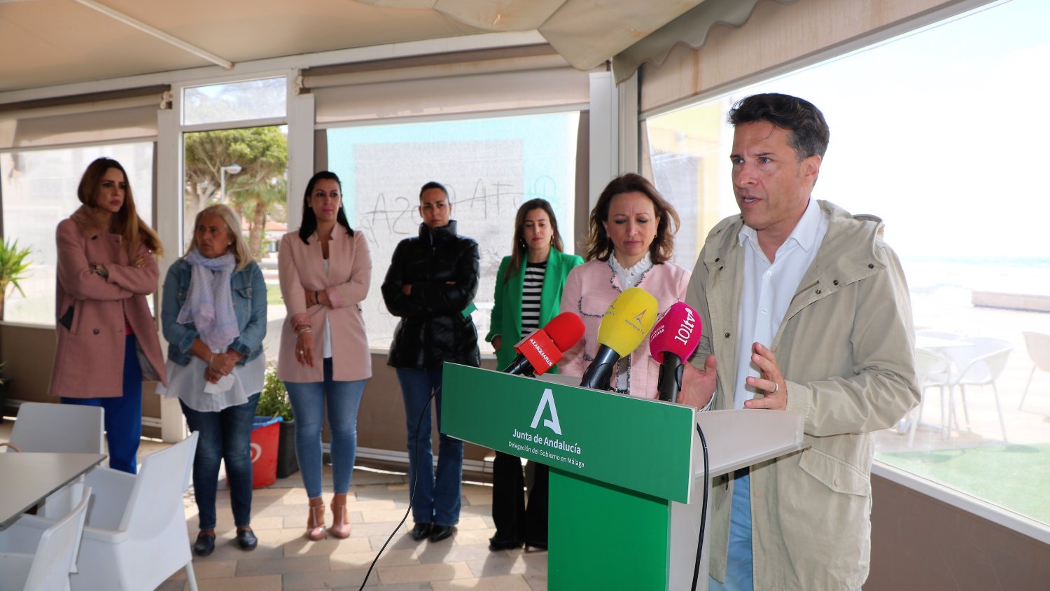 Torrox repondrá su equipamiento de playas tras el temporal con la colaboración de la Junta