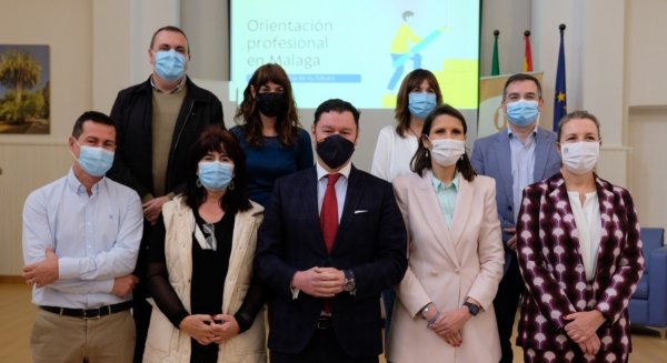 La Junta, Caixabank Dualiza y la Asociación Arrabal impulsan la orientación del futuro
