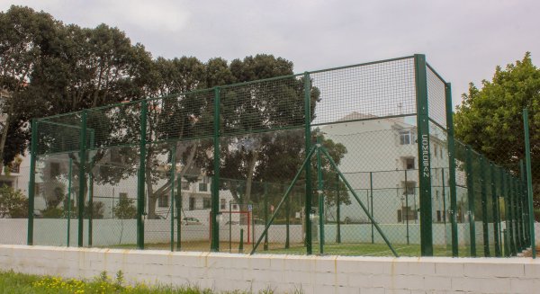 Estepona dota de nuevos equipamientos al extrarradio con una pista deportiva en Las Joyas